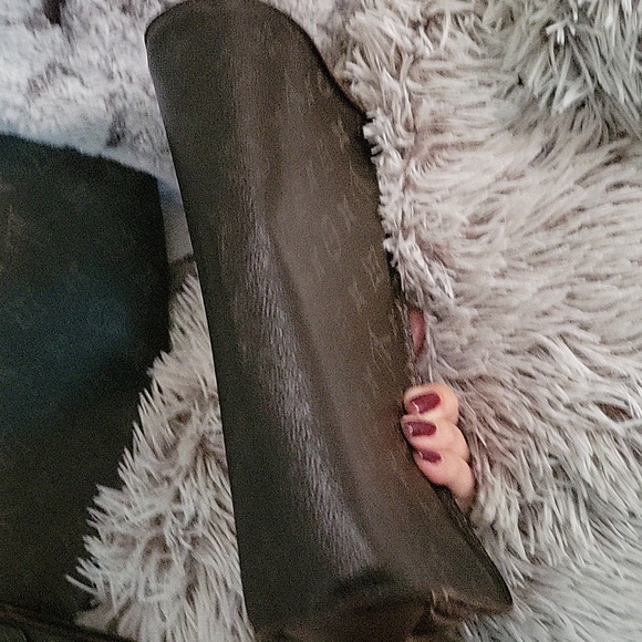 Authentic Louis Vuitton toilette bag - Picture 9 of 10